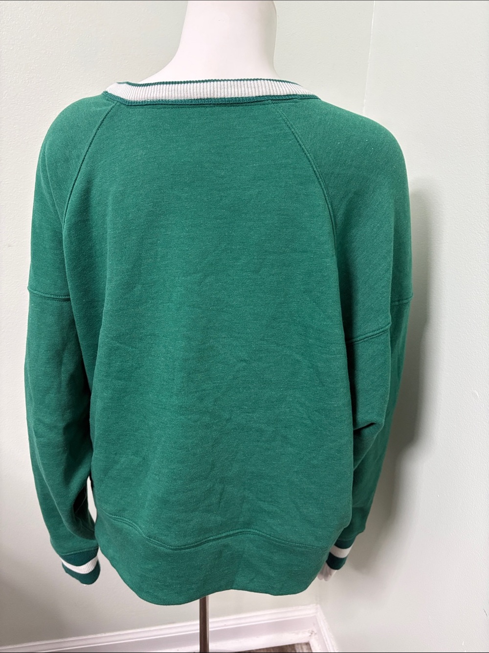 LOU & GREY APRES SKI CLUB STRIPED TRIM FLUFFY FLEECE SWEATSHIRT size Medium - Picture 8 of 8